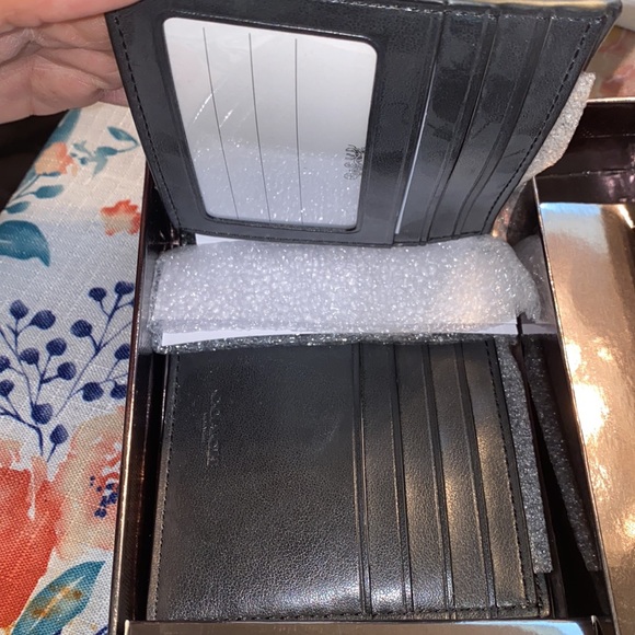COACH NY Men’s ID Billfold Wallet - FOB Keychain Missing - Picture 3 of 4
